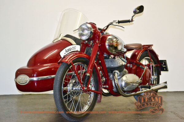 Jawa 350 Perak mit Velorex Beiwagen